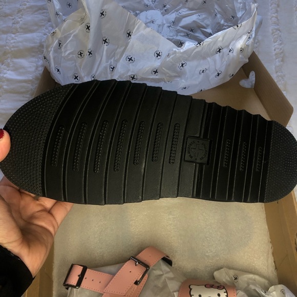 Hello Kitty doc martens - Picture 6 of 6